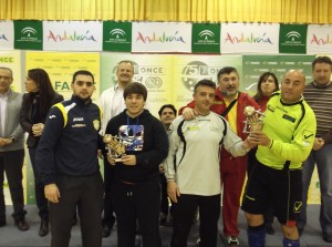 El premio tiene forma de guante de portero atrapando un balón