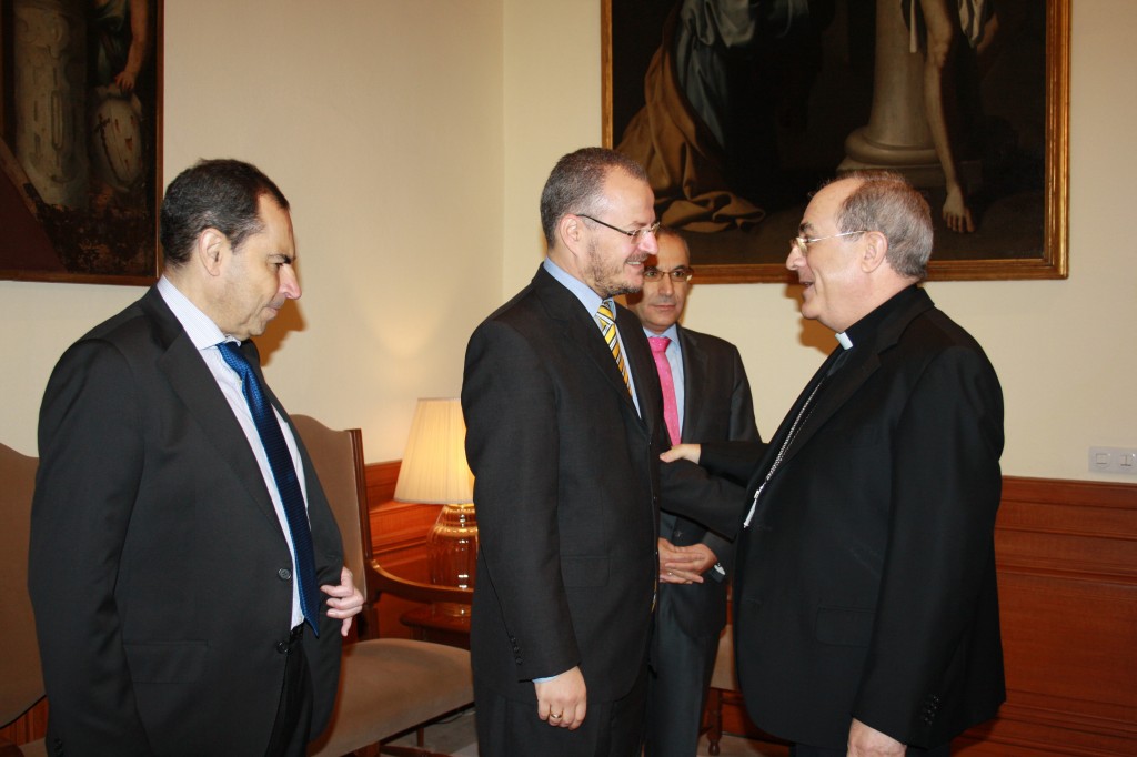Patricio Cárceles, Ventura Pazos y Francisco Arroyo reciben al Arzobispo de Sevilla