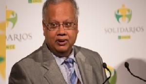 Imagen del profesor Shom S.Bhattarcaya durante su discurso en los premios solidarios ONCE