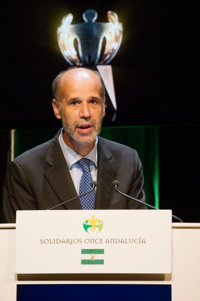 Primer plano de Domínguez Abascal durante su intervención