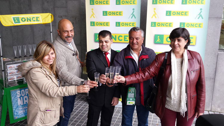 Rafael-Garrido-brindando-portada