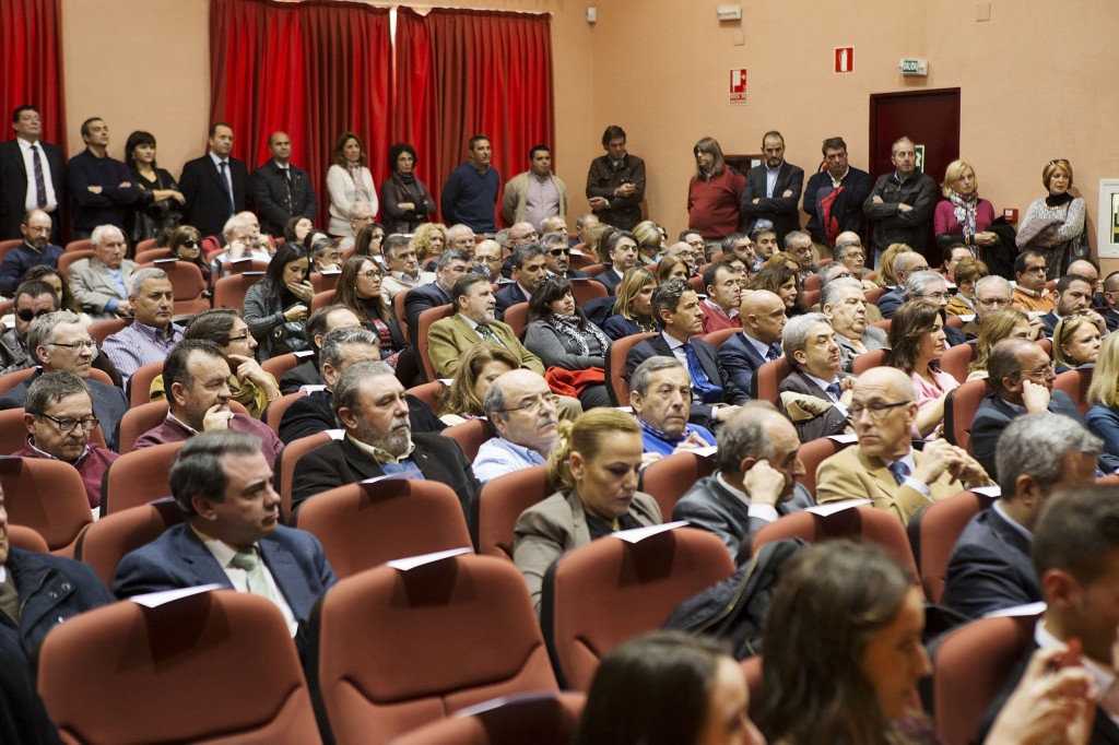 Panorámica del salón de actos con los invitados asistentes al acto de toma de posesión