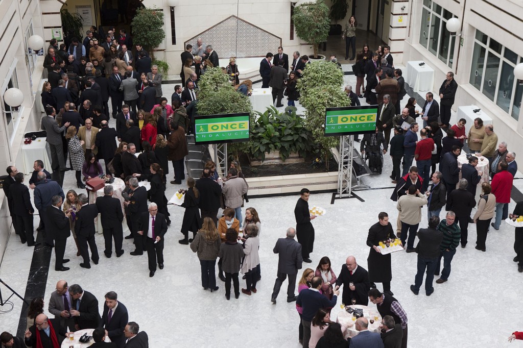 Vista aérea del patio de la Delegación Territorial durante la copa posterior que se sirvió tras la toma de posesión