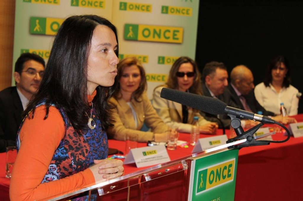 Eva Pérez Palomero, la nueva directora del CRE ante el atril durante el acto de su toma de posesión Eva Pérez Palomero, la nueva directora del CRE ante el atril durante el acto de su toma de posesión