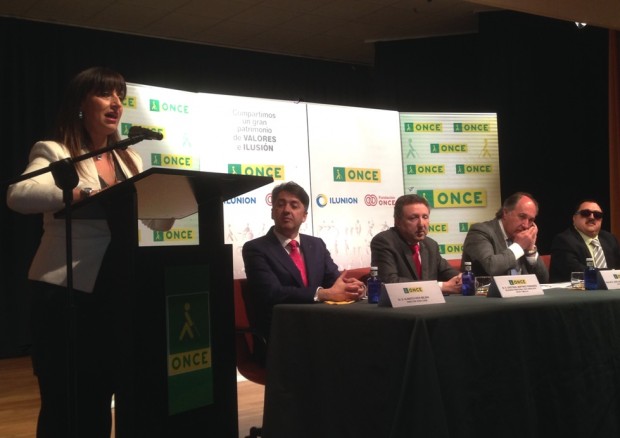 Concha de la Fuente durante su discurso tras ser nombrada oficialmente nueva directora de ONCE Algeciras Concha de la Fuente durante su discurso ante el atril tras ser nombrada oficialmente nueva directora de ONCE Algeciras