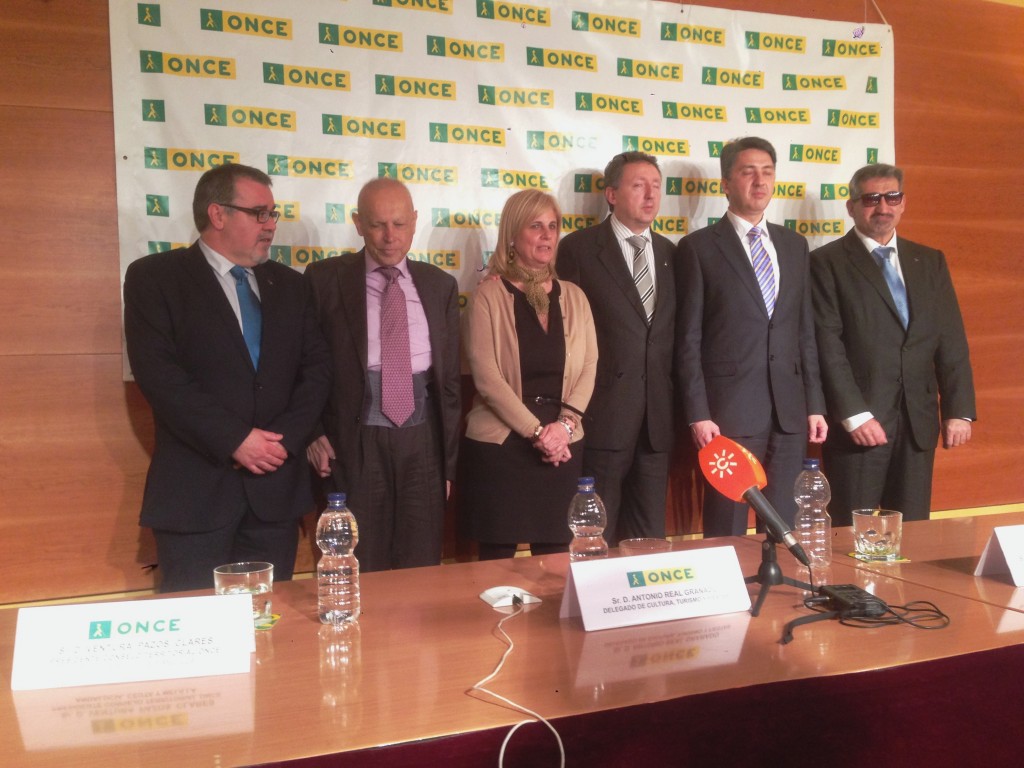La alcaldesa de Jerez de la Frontera, María José García-Pelayo, preside la toma de posesión de Cristino Ortuno como nuevo director Posado fotográfico de la alcaldesa de Jerez de la Frontera, María José García-Pelayo, y el resto de invitados al finalizar el acto de toma de posesión de Cristino Ortuno como nuevo director