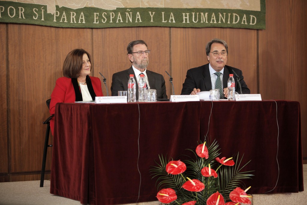 El rector de la UNIA, Eugenio Domínguez, pone en valor la actividad de Fundación ONCE junto al ex presidente del Parlamento de Andalucía y la consejera en funciones de Igualdad y Política Social de la Junta, María José Sánchez