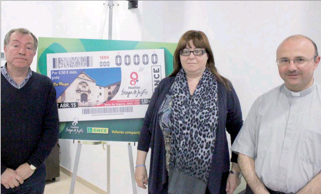 El alcalde de la localidad, Sebastián Molina, acudió junto a la directora de la ONCE en Jaén, Charo Sedano, y al párroco mayor a la presentación del cupón dedicado al convento teresiano