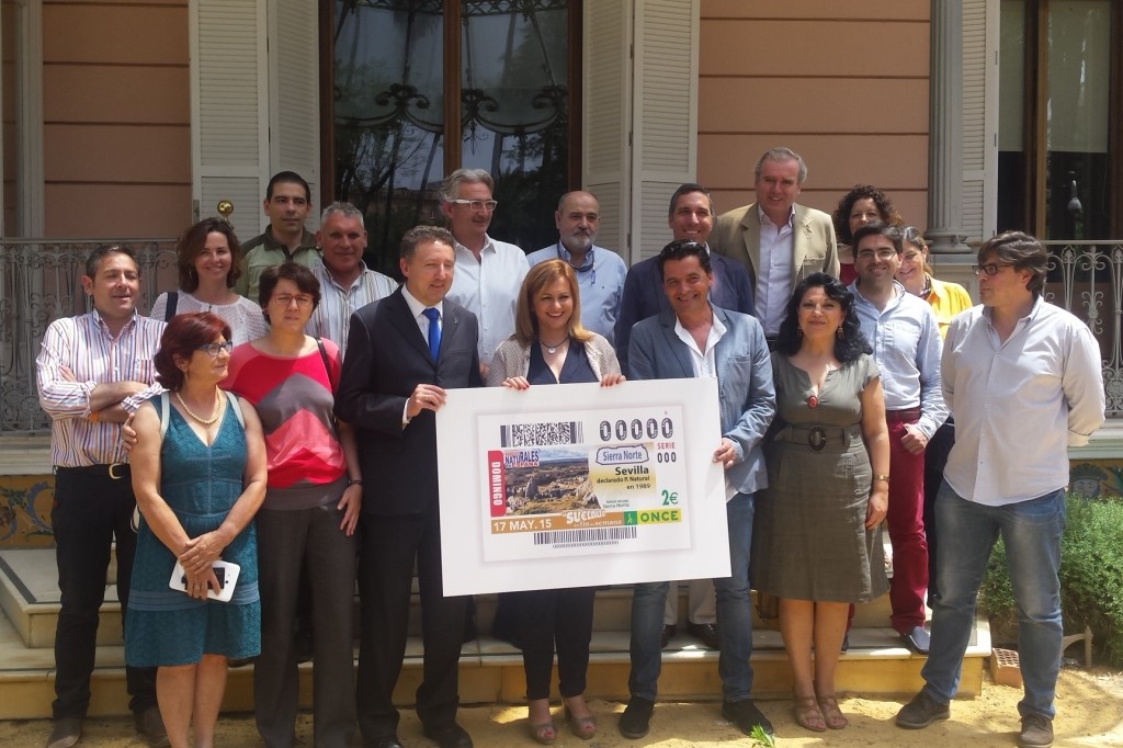 Además de Cristóbal Martínez y la consejera en funciones María Jesús Serrano, a la presentación acudieron los alcaldes de los municipios de la Sierra Norte y la junta directiva del Parque Natural