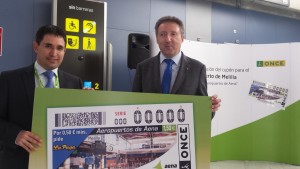 Cristóbal Martínez acudió a la presentación del cupón del Aeropuerto de Melilla junto a su director, Joaquín Rodríguez