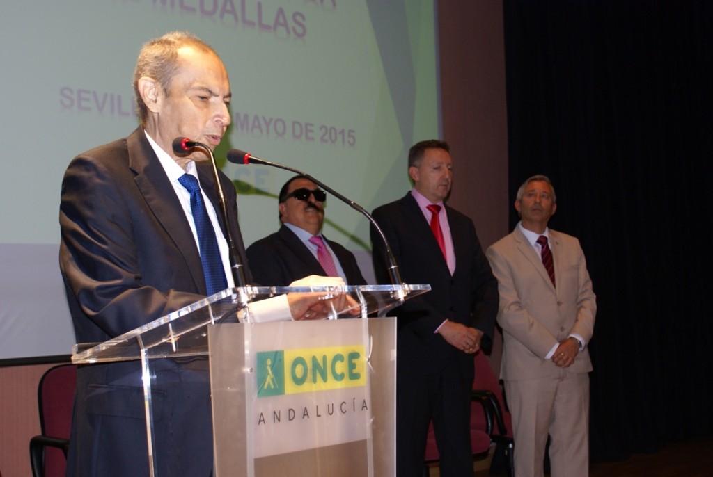 El presidente del Consejo Territorial de la ONCE en Andalucía, Ventura Pazos, hizo entrega de varios premios y agradeció la dedicación a los vendedores en su discurso final