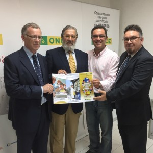 Presentación del folleto sobre el Eurojackpot en finlandés junto al cónsul finlandés en Málaga, Santiago Souviron, el concejal de Seguridad Ciudadana y Cultura en funciones del Ayuntamiento de Fuengirola, Rodrigo Romero y los directores de la Organización en Málaga y Fuengirola, José Miguel Luque y Manuel Domínguez