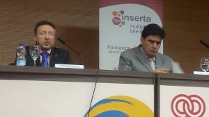 El delegado territorial de ONCE Andalucía, Cristóbal Martínez, junto al director general de Personas con Discapacidad de la Junta de Andalucía, Gonzalo Rivas