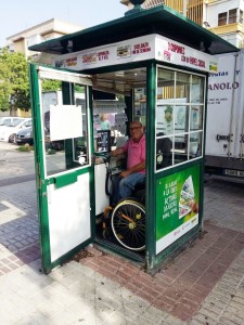 Francisco Javier Villa, en el kiosco del Tiro de Línea donde vendió el 'Sueldazo'
