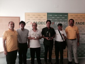 Los ganadores del Campeonato Andaluz de Ajedrez para ciegos junto a el gerente de la Federación, Ildefonso Dell'Olmo y el jefe de Coordinación y Recursos Humanos  Generales del CRE, Cesar Arroyo Follarat