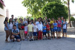 El primer grupo de niños sevillanos, onubenses y gaditanos salieron en autocar desde Sevilla con destino Marbella
