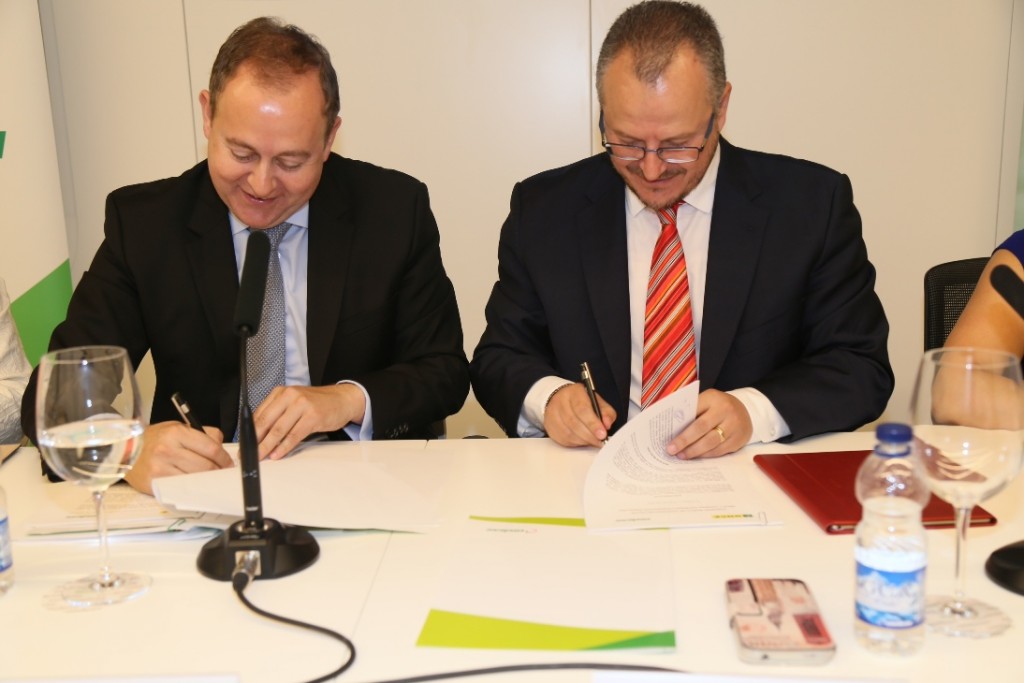 Patricio Cárceles y Luis Osuna durante la firma del convenio