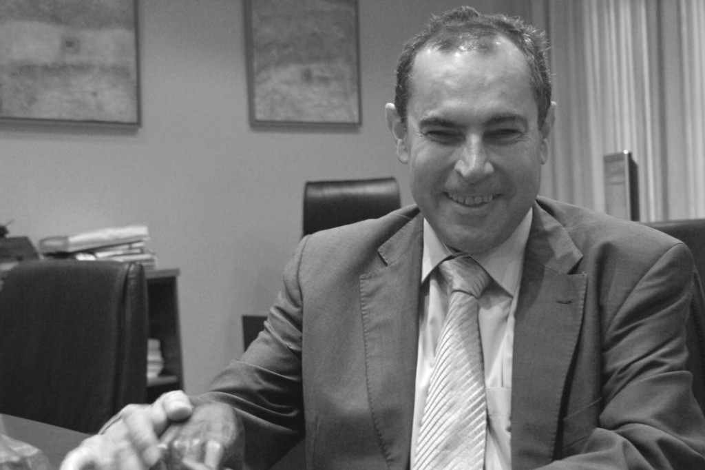 Ventura Pazos, en su despacho como presidente del Consejo Territorial de ONCE en Andalucía, Ceuta y Melilla