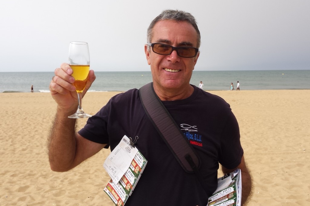José Luis González González ha sido el vendedor del Extra de Verano en la playa de Punta Umbría, en Huelva