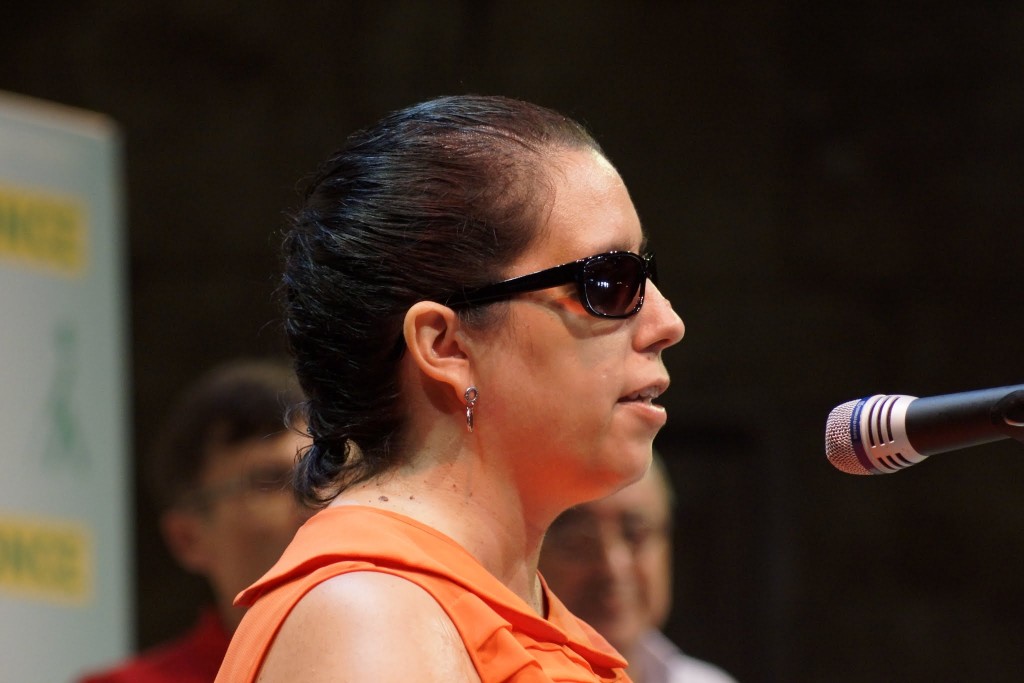 Primer plano de Isabel Viruet en el momento de su intervención