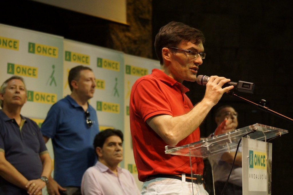 Intervención de Alberto Durán en el escenario de El Fuerte en Isla Mágica