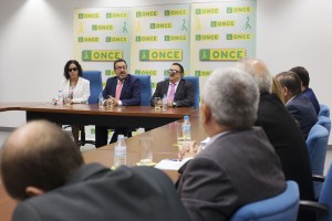 Carballeda hablando ante el pleno junto a Isabel Viruet y Diego Delgado