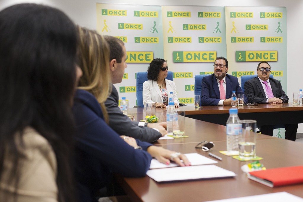 Otra perspectiva de la mesa del pleno en el momento de la intervención de Miguel Carballeda