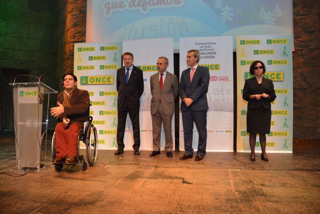 Gonzalo Rivas, director general para Personas con Discapacidad de la Junta de Andalucía durante su intervención en el acto central de Santa Lucía