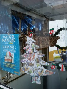 Kiosko ganador decorado de Rocío León ubicado en la avenida Nuestro Padre Jesús de Aznalcazar