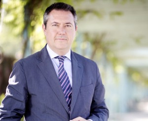 Primer plano de Juan Espadas, alcalde de Sevilla