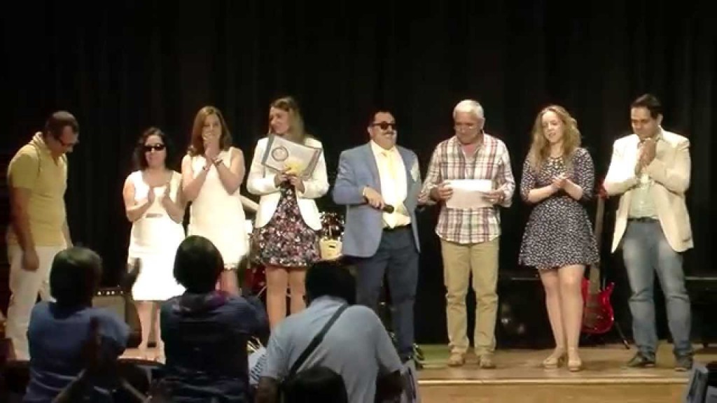 Jurado del IV Concurso Musical ONCE 2015. En la imagen se muestran todos en el escenario junto a los premiados durante la entrega de premios