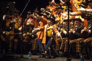 El coro 'La vuelta a Cádiz en 80 mundos' canta el tango premiado