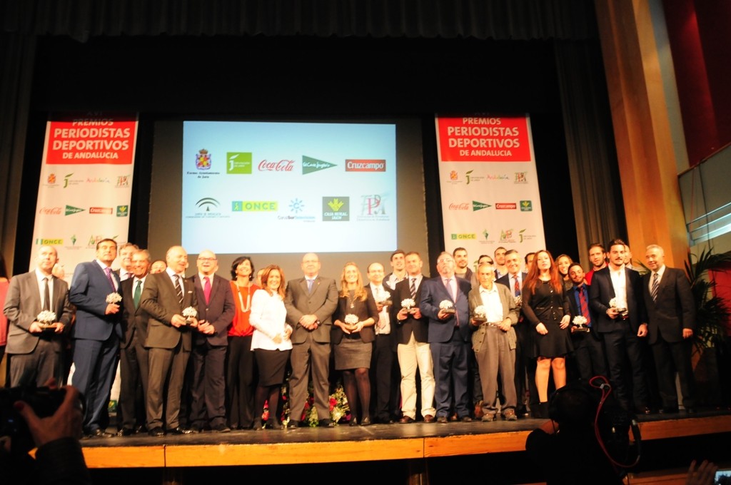 Foto de familia de los premiados