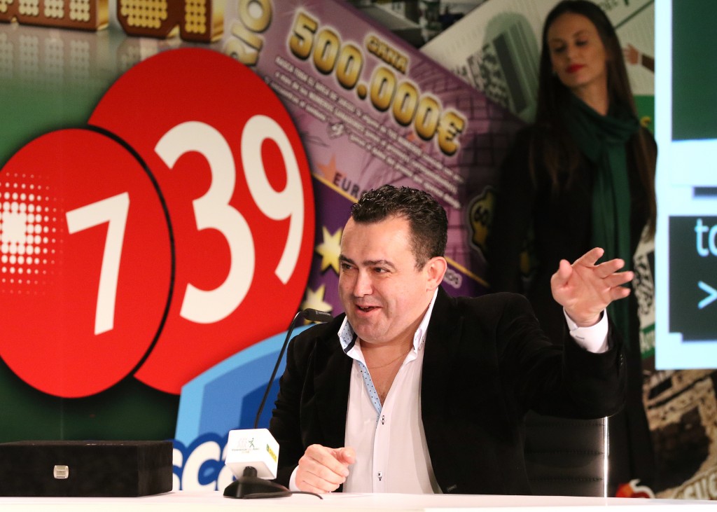 Javier Joyera, de Loja, vendedor del año en Málaga hablando en el acto