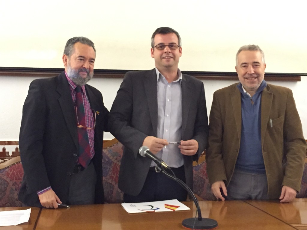 Luis Leardy con el presidente y secretario general de la Federación