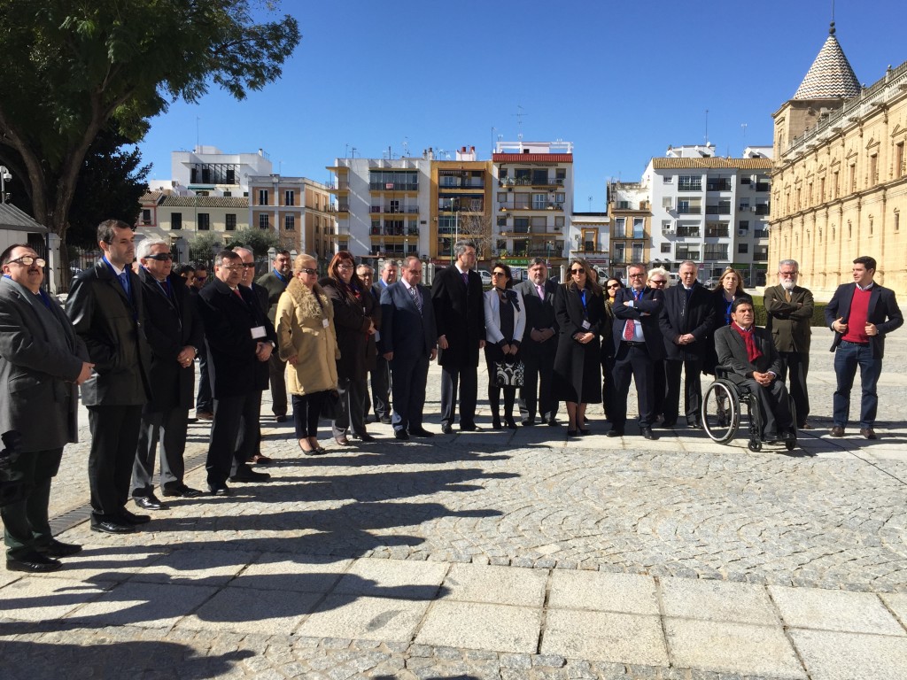 Vista general de los miembros del Consejo y el equipo de dirección durante el acto