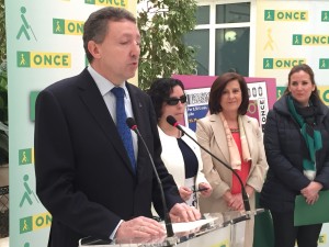Cristóbal Martínez, delegado territorial, se dirige a los presentes desde su atril