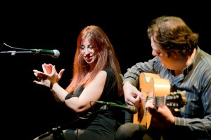 La cantaora sevillana Montse Amador, premio a la mejor artista con discapacidad en la última Bienal Flamenca de la ONCE, celebrada en 2014 en Granada