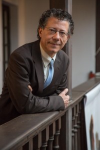 El director del Patronato, en la sede de Granada