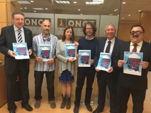 Posado gráfico de los miembros del jurado autonómico con el cartel del Concurso en sus manos