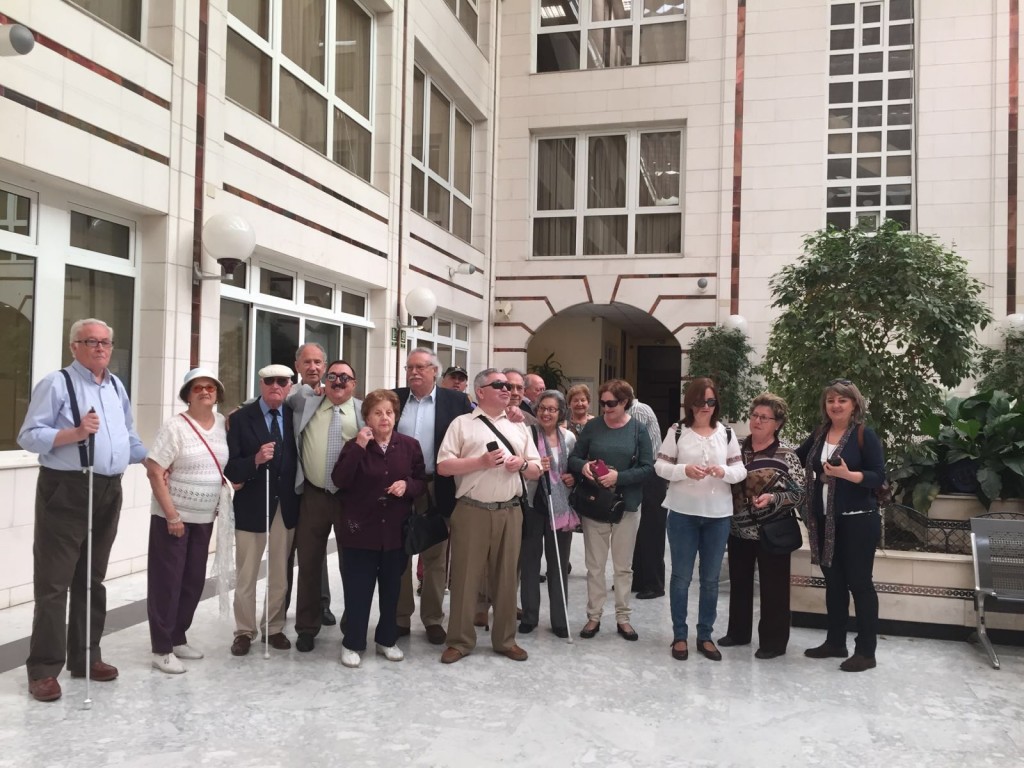 Foto de familia en el patio de la DT