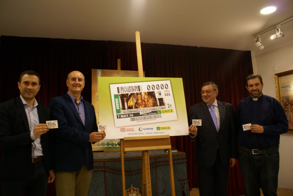 El alcalde de Lepe y el director de la ONCE en Huelva en la presentación del cupón