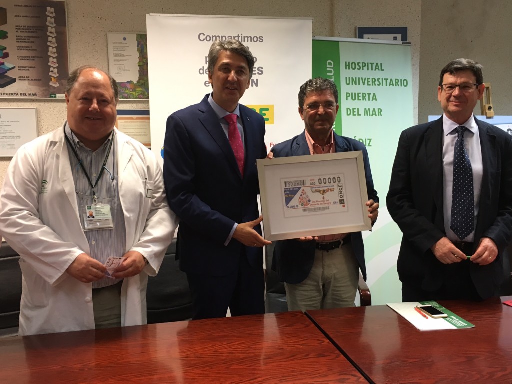 Foto de familia mostrando el cupón