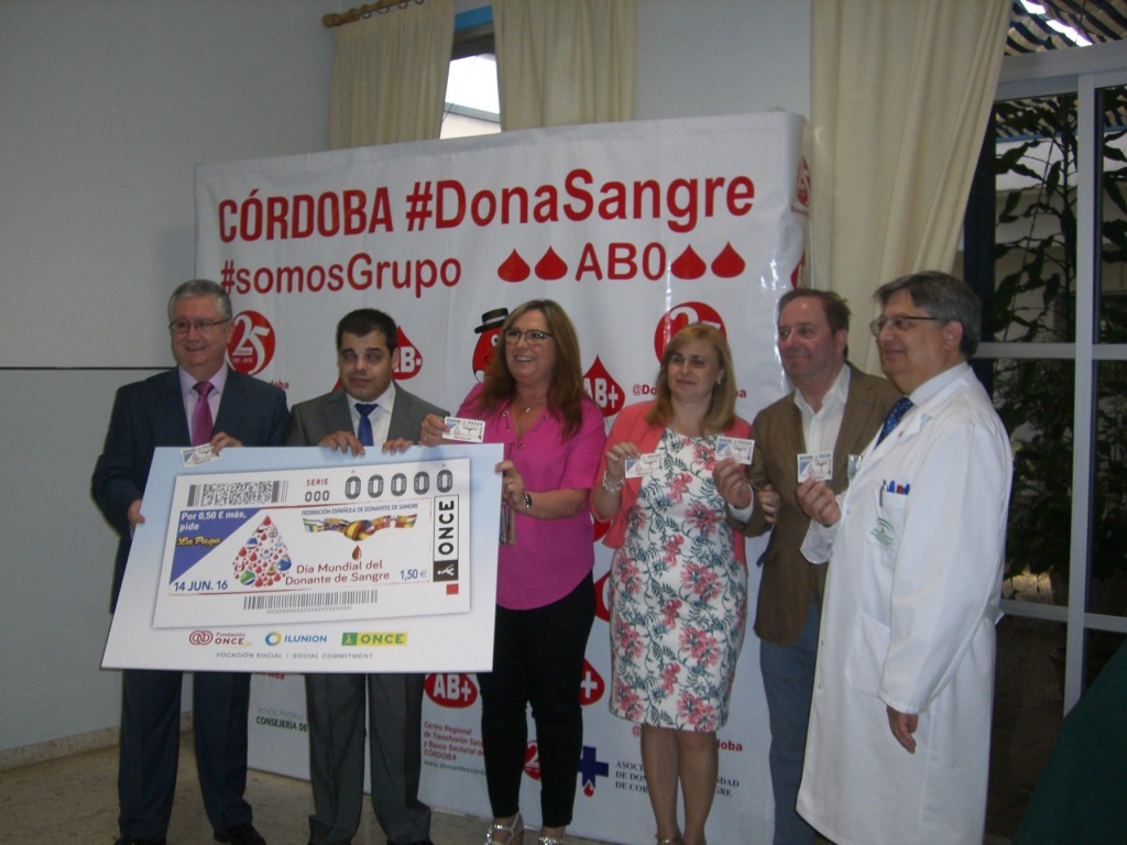 Foto de familia mostrando el cupón