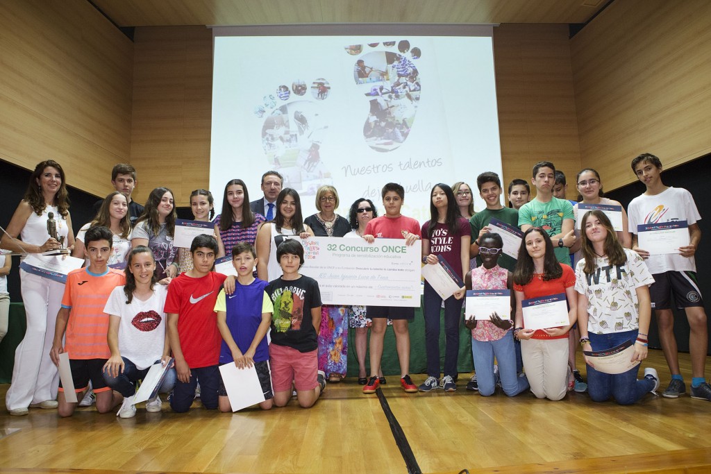 Foto de familia de los ganadores en la modalidad C, 2º de la ESO
