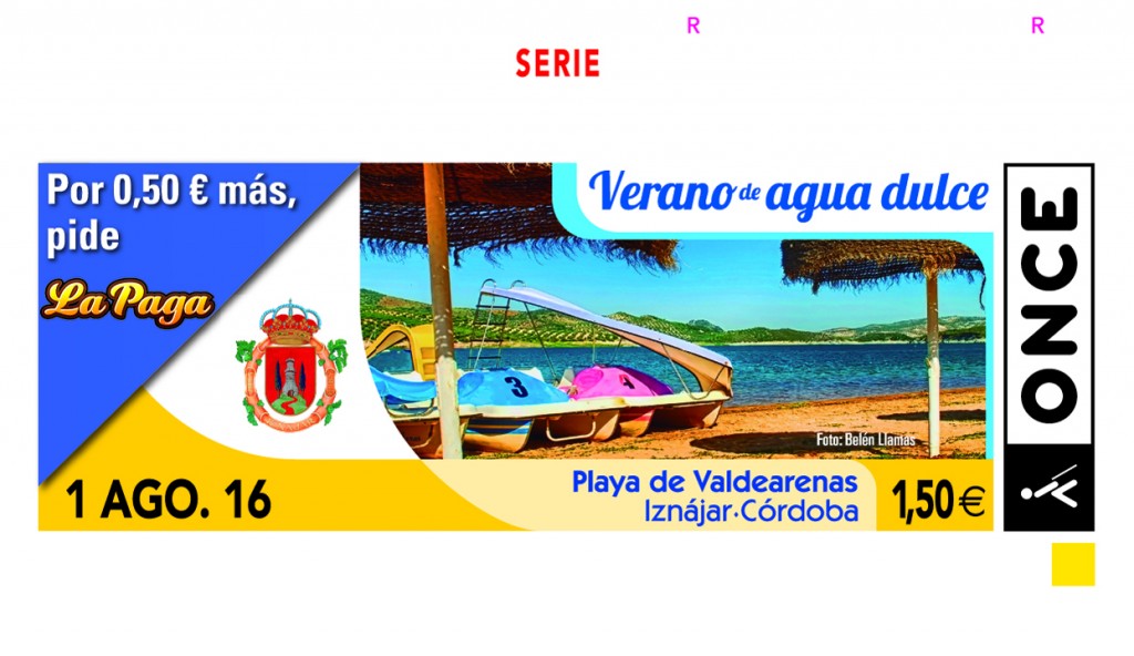 En primer plano del cupón una imagen de la playa entre unas sombrillas y unos pedales