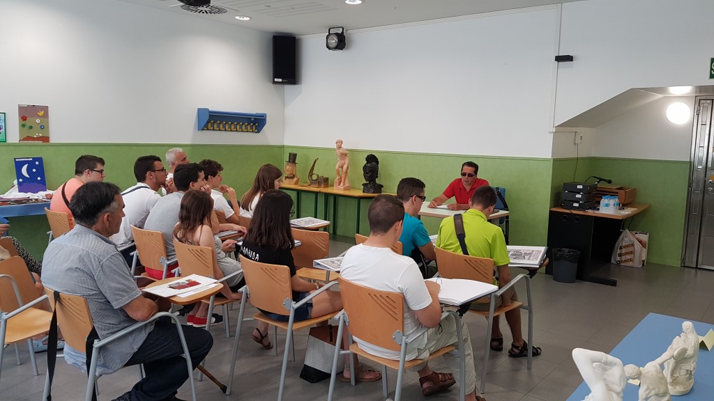 Los alumnos escuchando la conferencia