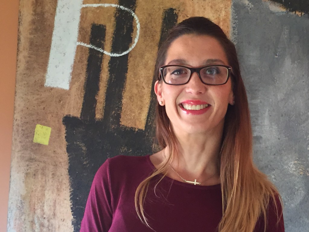 Primer plano sonriente de Alejandra Rodríguez