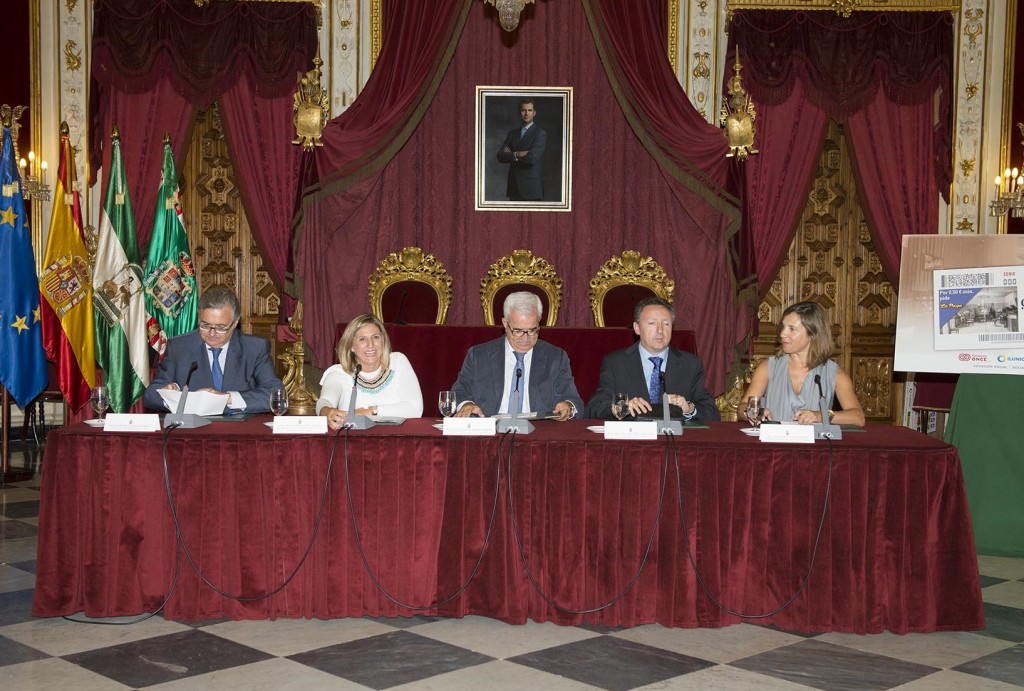 De izquierda a derecha el director de la SER en Andalucía, presidenta de la Diputación, vicepresidente de la Junta, delegado territorial y directora de Radio Cádiz