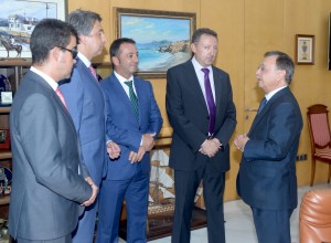 Vivas habla en su despacho con los responsables de la ONCE